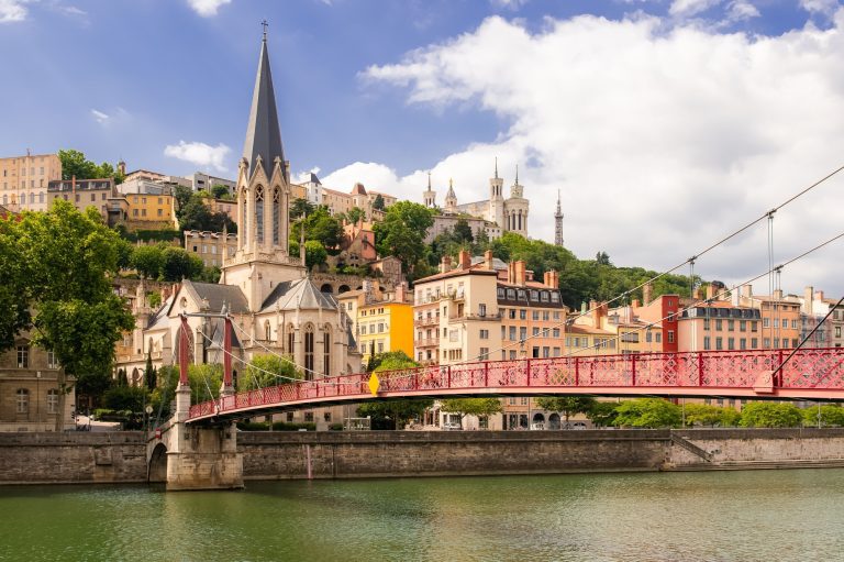 Cette ville se transforme en un véritable conte de fées chaque hiver – Lyon est plus magique que jamais !