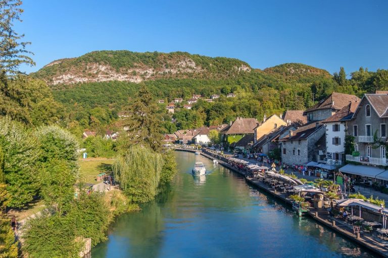 Ce village savoyard est une Venise miniature nichée dans les Alpes