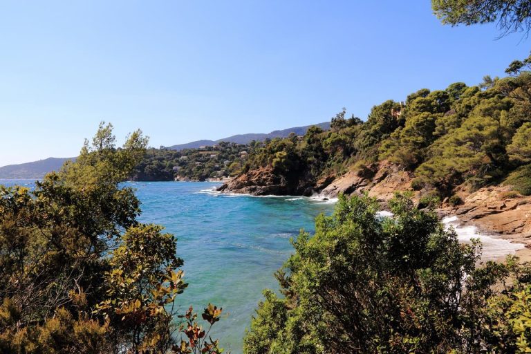 Vous n'êtes pas prêts pour ce mystère : Découvrez le secret de Rayol-Canadel-sur-Mer !