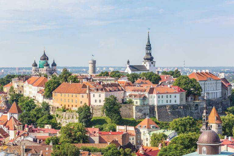 Tallinn : Explorez la cité médiévale de la Baltique où l'histoire rencontre l'avenir !