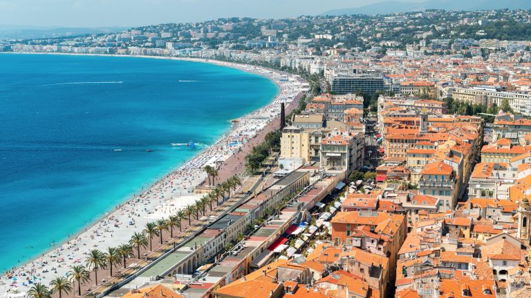 Destination soleil : Top 3 des villes françaises où s'évader en mars 2025