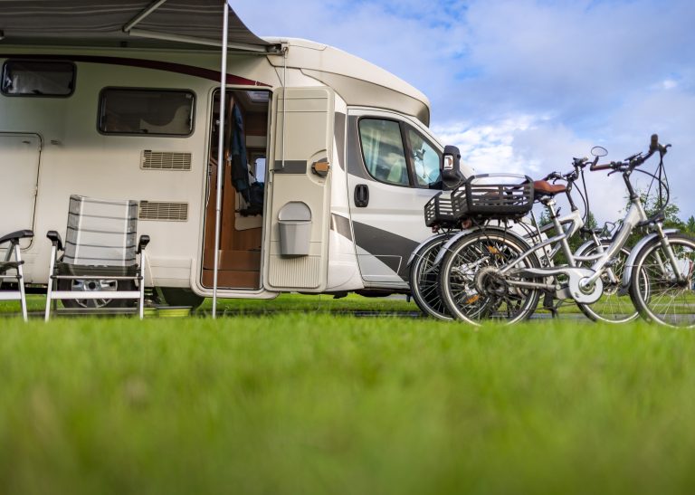 Débutants en camping-car : Ces 5 astuces feront de vos premières sorties un véritable succès !