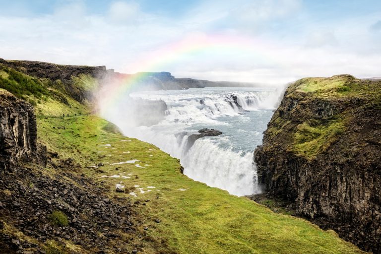 Gullfoss : Découvrez l'incroyable cascade islandaise qui défie les lois de la nature !