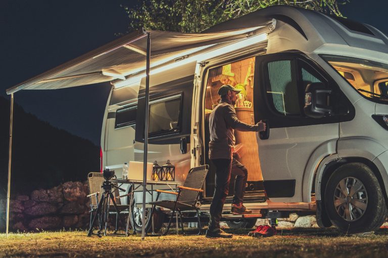 Fini les galères de stationnement : Découvrez les meilleures aires de camping-car pour des vacances inoubliables !