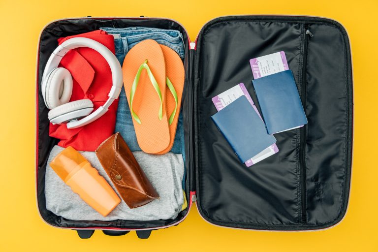 Voici ce que doit contenir votre sac pour un vol long-courrier sans stress !