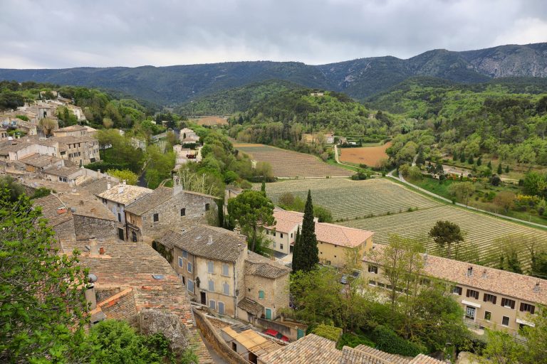 Ce joyau du Luberon fait fondre tous ceux qui le visitent… et voici pourquoi !