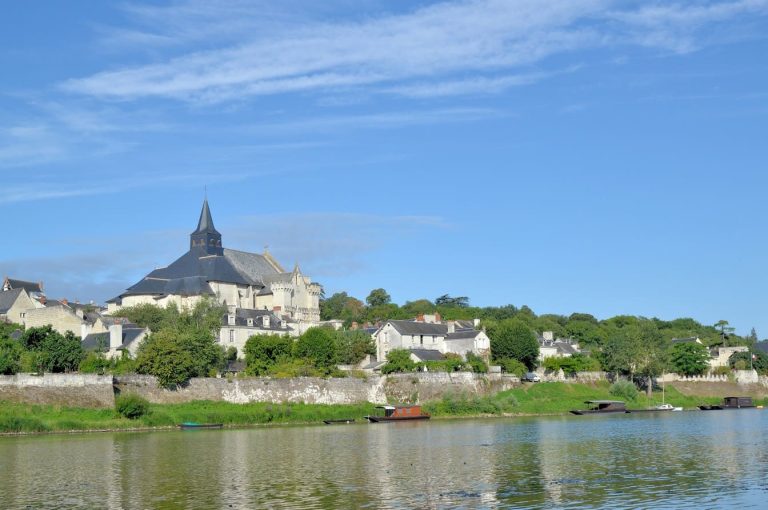 Ce village médiéval de Loire et Vienne vous plonge dans un passé fascinant