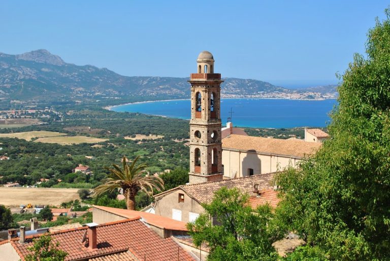 Lumio, l’endroit parfait entre mer et maquis corse pour un séjour inoubliable et sauvage !