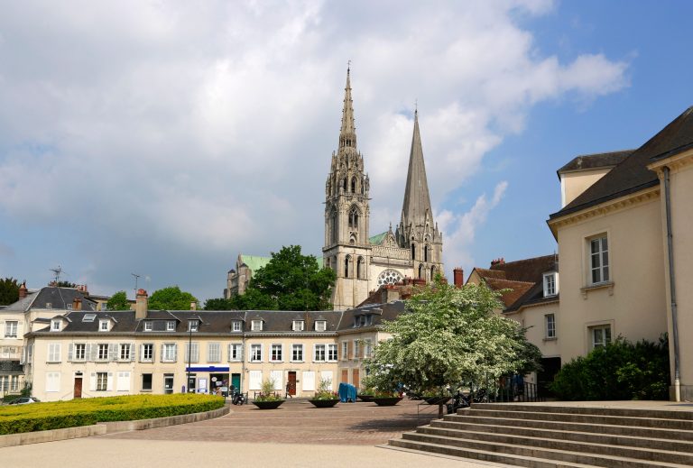 À une heure de Paris : partez à la découverte de Chartres, la perle cachée du patrimoine !