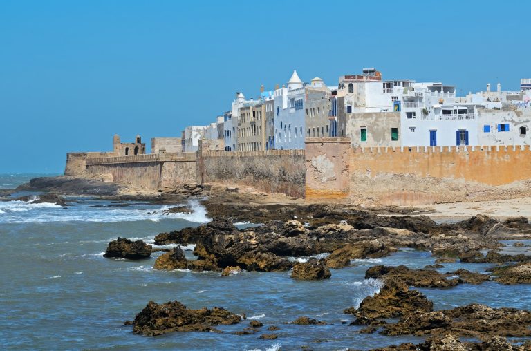 Essaouira : Découvrez pourquoi cette ville secrète de l'Atlantique fascine voyageurs solo, couples et familles !