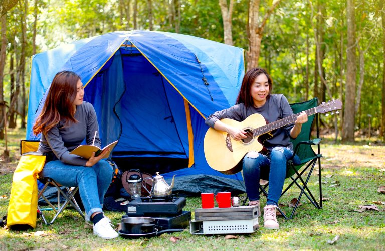 Bretagne sous la pluie : voici comment transformer votre camping en une expérience unique et mémorable !