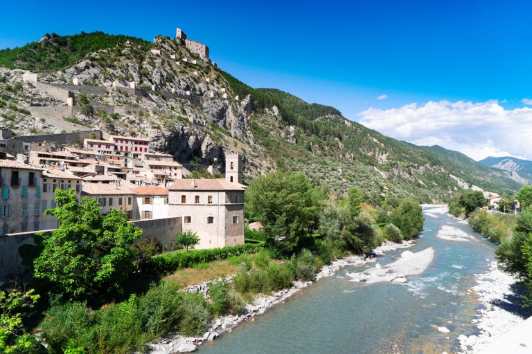 Cette cité médiévale des Alpes cache des points de vue à couper le souffle, vous n'y croirez pas !