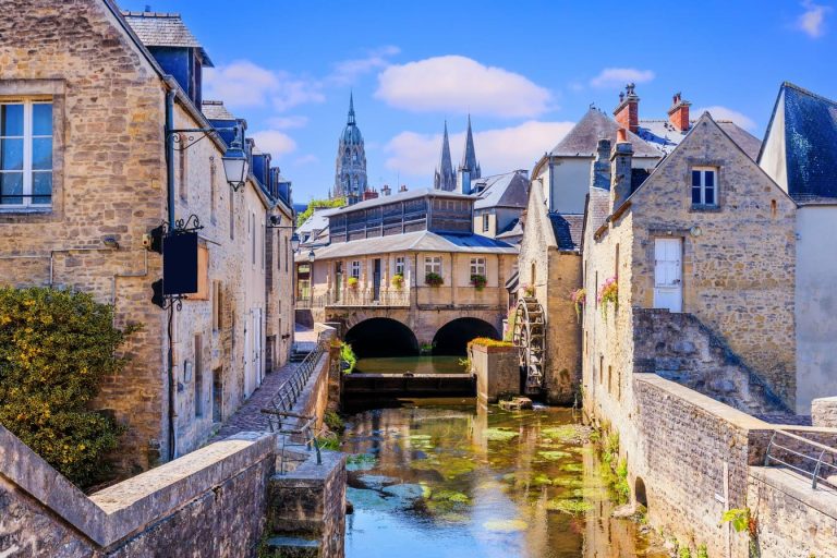 Entre histoire et mystère : ce joyau médiéval de Bayeux dévoile ses secrets les mieux gardés