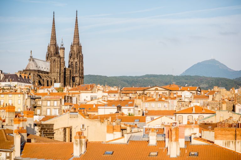 Cette ville au cœur des volcans va vous surprendre par sa richesse méconnue