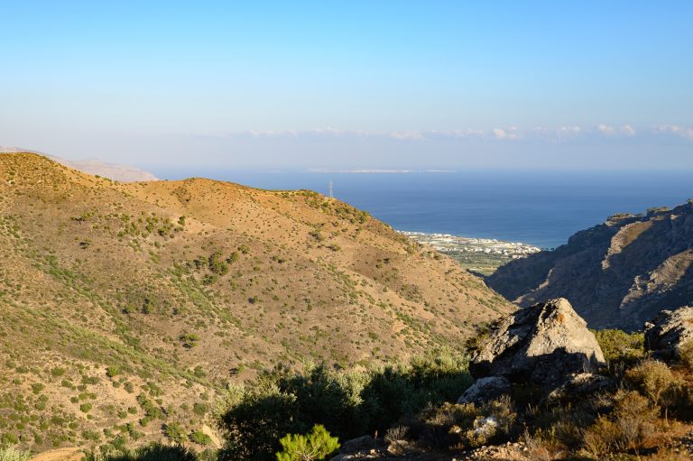 Cette chaîne de montagnes en Crète va vous couper le souffle