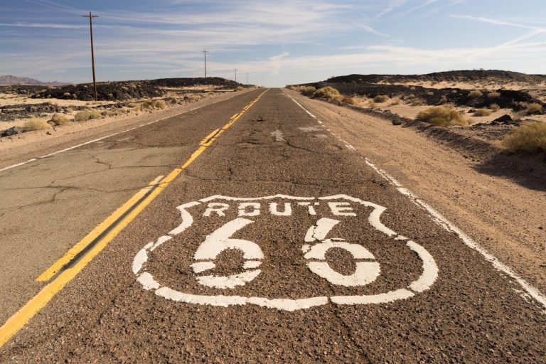 Route 66 et Route 93 : deux légendes routières d'Amérique du Nord