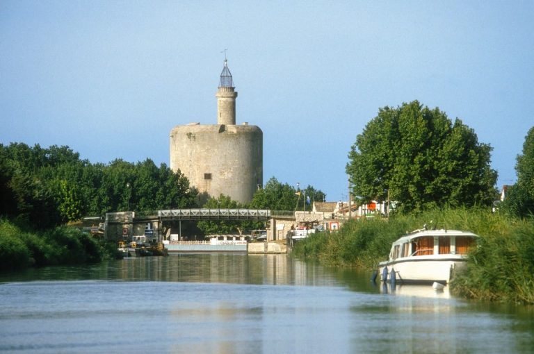 Ces 3 escapades fluviales en péniche vont vous faire redécouvrir la France autrement cet été