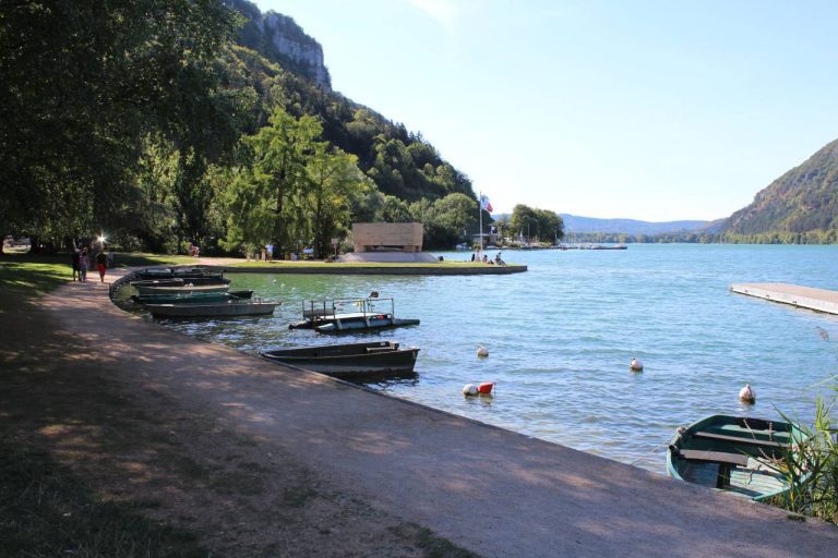 Ce lac secret du Jura est un paradis pour les amoureux de nature et de sports d’eau