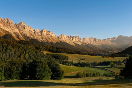 Randos, panoramas, tranquillité… pourquoi le Vercors est l'alternative parfaite aux Alpes