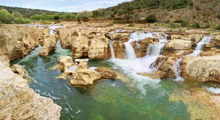 Ce joyau naturel du Gard semble tout droit sorti d’un autre monde