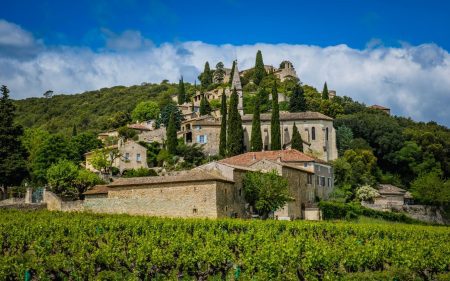 Peu de Français connaissent ce village du Gard, pourtant il cache un passé médiéval fascinant Peu de Français connaissent ce village du Gard, pourtant il cache un passé médiéval fascinant