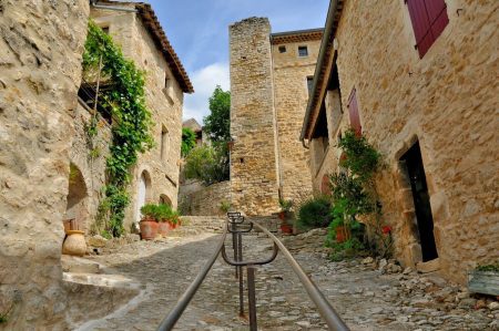 Découvrez ce trésor médiéval en Drôme où l’authenticité défie les siècles et émerveille !