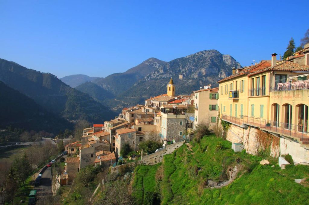 À deux pas de la Riviera, ce village médiéval défie le temps et les lois de la gravité