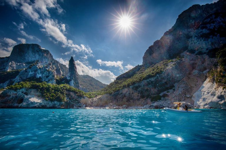 Cette plage sauvage de la côte est sarde est un paradis préservé que peu osent explorer