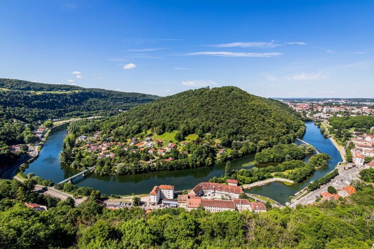 Amoureux de nature et de vieilles pierres ? Voici la perle de Franche-Comté à ne pas rater