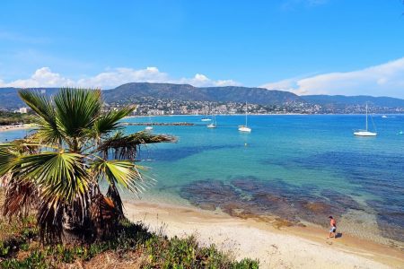 Entre plages secrètes et art de vivre, ce village varois revient sur le devant de la scène