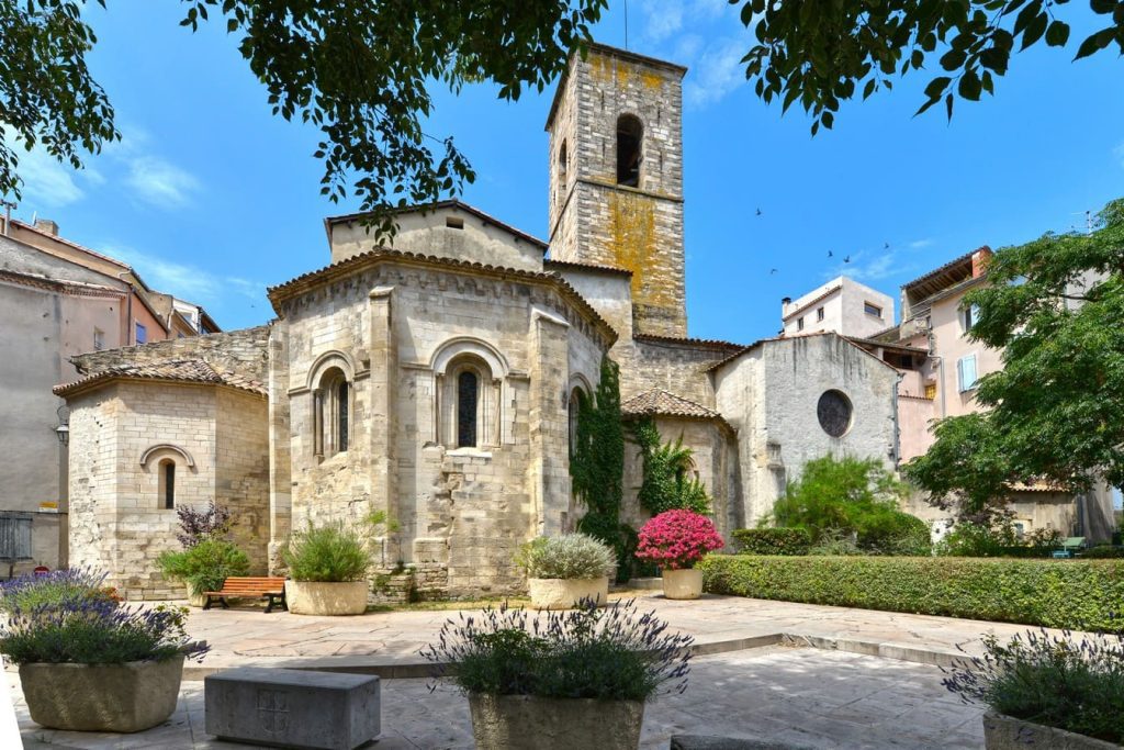 Ce village provençal méconnu va vous faire oublier tous vos clichés sur la Provence Ce village provençal méconnu va vous faire oublier tous vos clichés sur la Provence