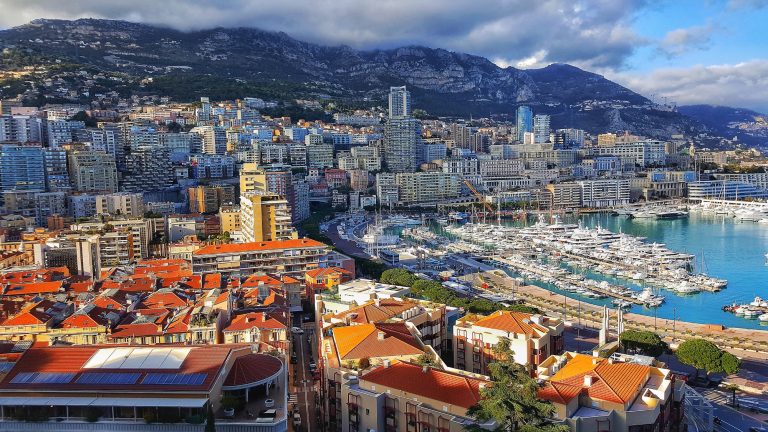 Riche, secrète et ultra-glamour : Monaco comme vous ne l’avez jamais vue sur la Côte d’Azur