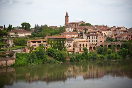 Ville rouge, âme médiévale : pourquoi Albi fascine autant les voyageurs curieux