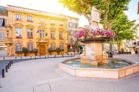 Oubliez Marseille : ce village en Provence cache des secrets naturels que vous devez voir absolument Oubliez Marseille : ce village en Provence cache des secrets naturels que vous devez voir absolument