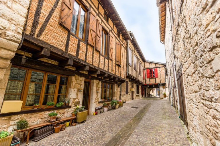 Castelnau-de-Montmiral : découvrez ce village perché au panorama exceptionnel que peu de Français connaissent