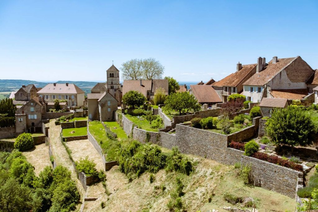 Château-Chalon, village perché du Jura : pourquoi tout le monde en parle cette année Château-Chalon, village perché du Jura : pourquoi tout le monde en parle cette année