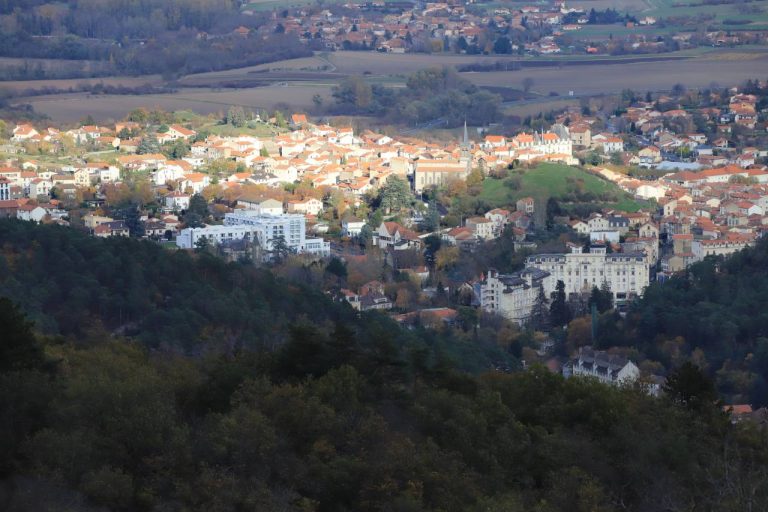 Châtel-Guyon, joyau thermal d’Auvergne : découvrez pourquoi elle défie le temps et séduit toujours