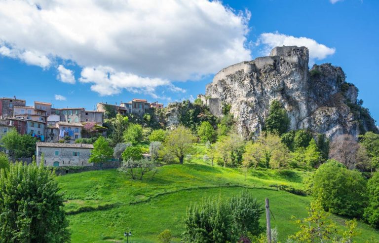 Pourquoi Gilette est le secret de la Côte d’Azur que vous devez absolument découvrir