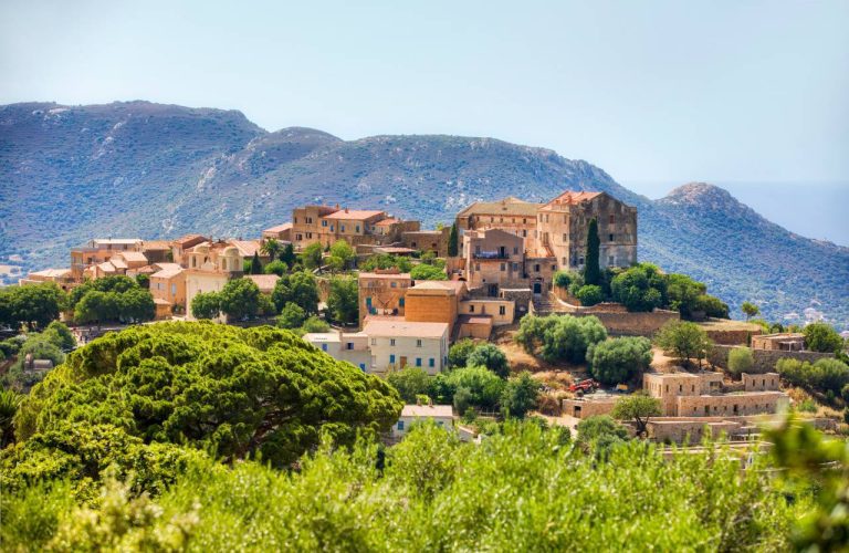 Ce village médiéval en Balagne conserve une âme corse rare que vous devez absolument voir Ce village médiéval en Balagne conserve une âme corse rare que vous devez absolument voir