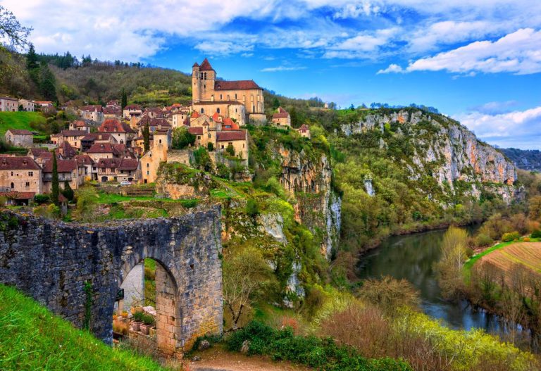 Saint-Cirq-Lapopie : découvrez le joyau médiéval que peu de touristes ont vraiment exploré