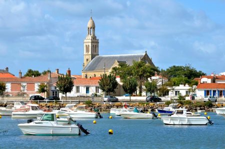 Plages, port et ambiance unique : ce village vendéen vous réserve de belles surprises