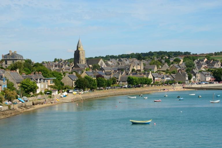Entre Rance et légendes maritimes, découvrez ce joyau breton classé parmi les plus beaux villages