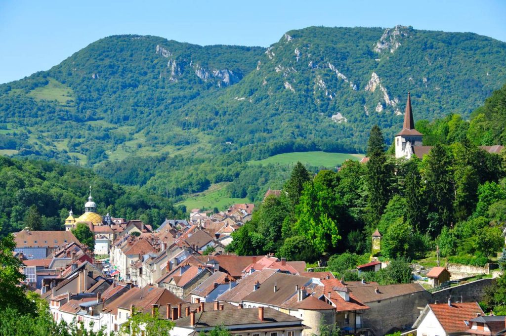 Vous ne regarderez plus jamais le Jura pareil après avoir découvert ce village thermal oublié