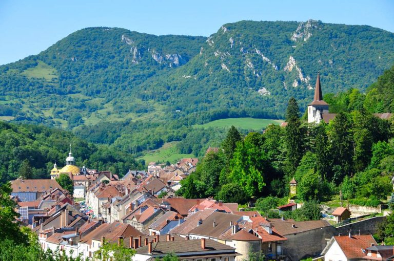 Vous ne regarderez plus jamais le Jura pareil après avoir découvert ce village thermal oublié
