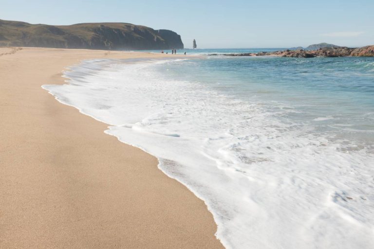 Cette plage écossaise oubliée, Sandwood Bay, défie tous les clichés et fascine les visiteurs