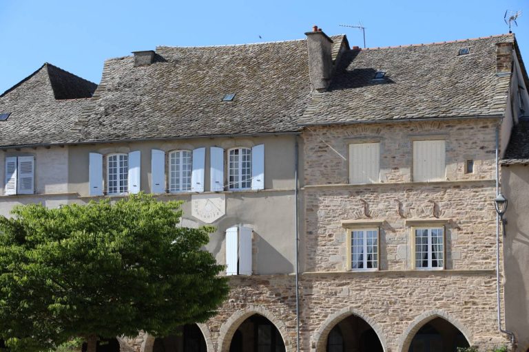 Sauveterre-de-Rouergue, un bijou médiéval authentique que vous n’imaginiez pas trouver en Aveyron