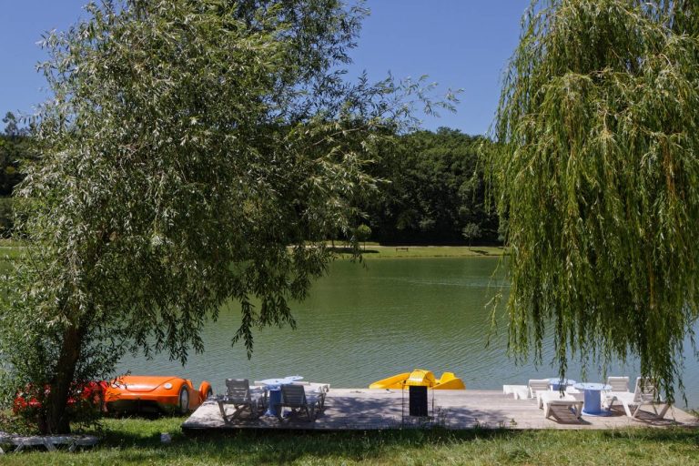 Ce lac aux eaux paisibles est l’escapade fraîcheur idéale pour fuir la chaleur toulousaine