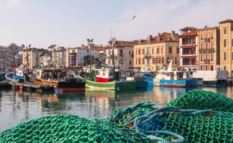 Saint-Jean-de-Luz dévoilé : un week-end magique entre mer, traditions et moments inoubliables