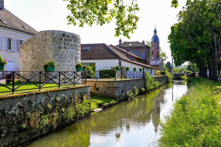 À deux pas de Paris, ce village surnommé la Venise de la Brie va vous surprendre ! À deux pas de Paris, ce village surnommé la Venise de la Brie va vous surprendre !