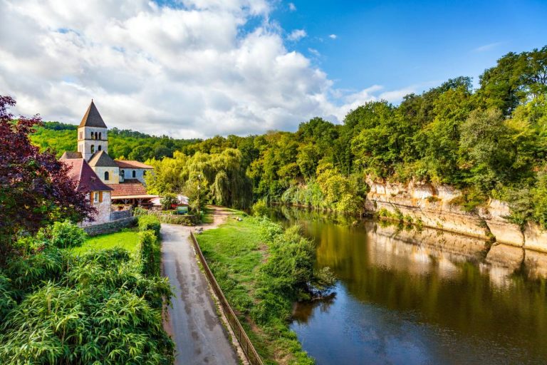 Saint-Léon-sur-Vézère : ce village médiéval doré par l’histoire va vous laisser sans voix ! Saint-Léon-sur-Vézère : ce village médiéval doré par l’histoire va vous laisser sans voix !